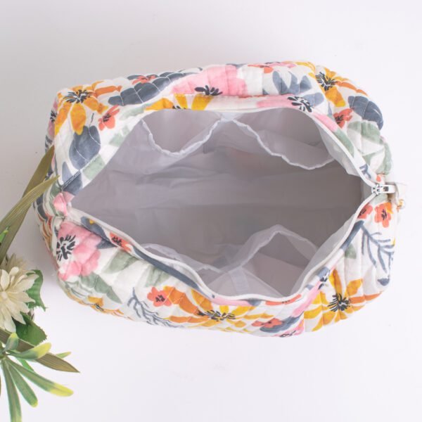 Spring Daisy Block Print Makeup Bag Set | Wholesale White Floral Cosmetic Pouches | Travel Organisers - Image 5