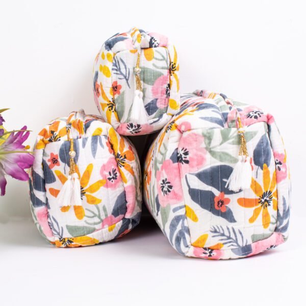 Spring Daisy Block Print Makeup Bag Set | Wholesale White Floral Cosmetic Pouches | Travel Organisers - Image 4